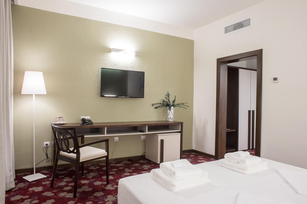 Hotel Relax Крайова Номер фото